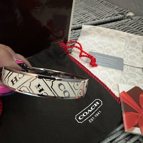 NWOT Giftable! Coach Graphic Logo Bangle in White and Silver - Picture 2 of 12